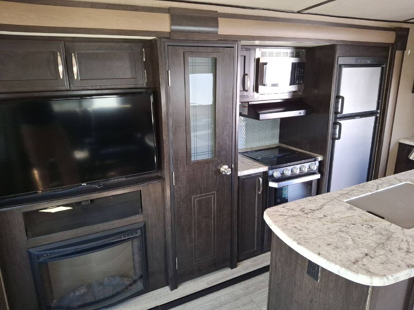 A photo of this 2018 Grand Design Imagine 2970RL