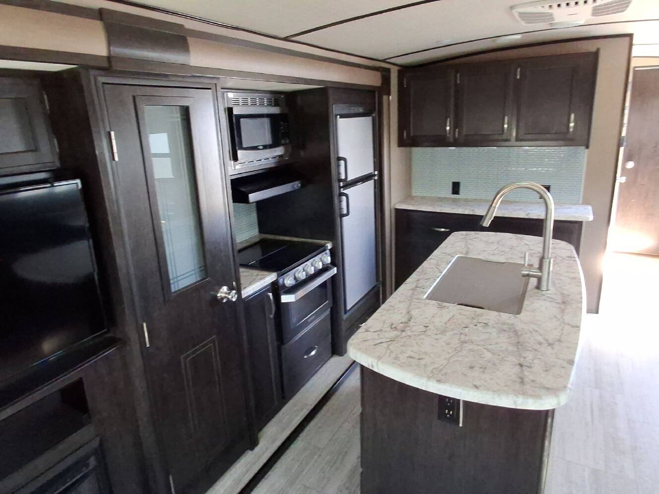 A photo of this 2018 Grand Design Imagine 2970RL