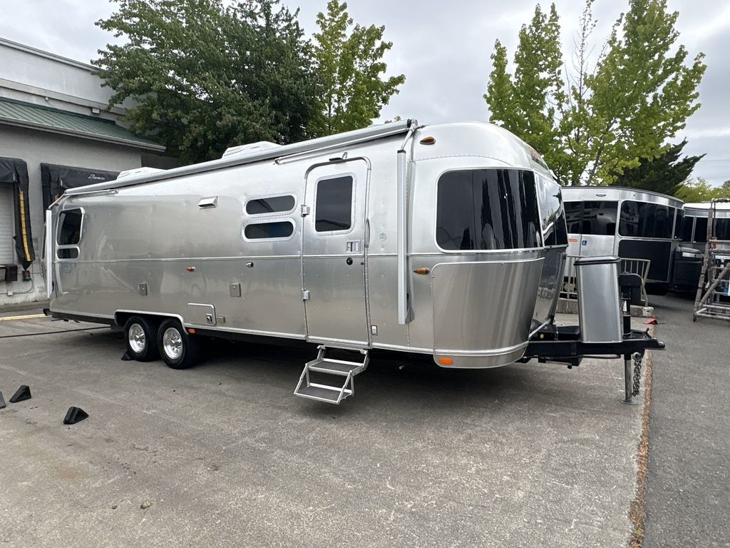 2021 Airstream Globetrotter 30RB Twin in milton WA