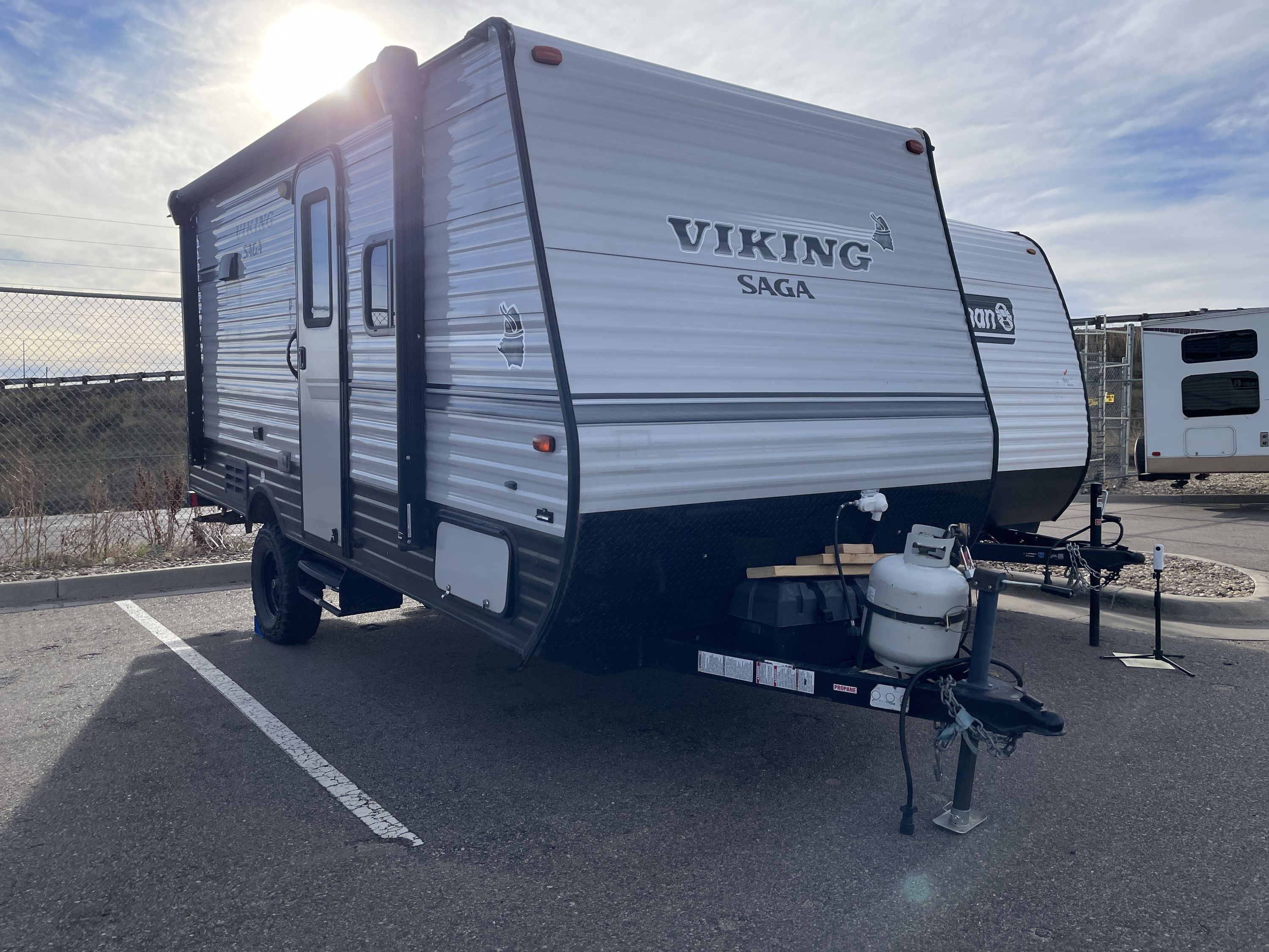 2019 Coachmen VIKING ULTRA-LITE 17FQS in golden CO