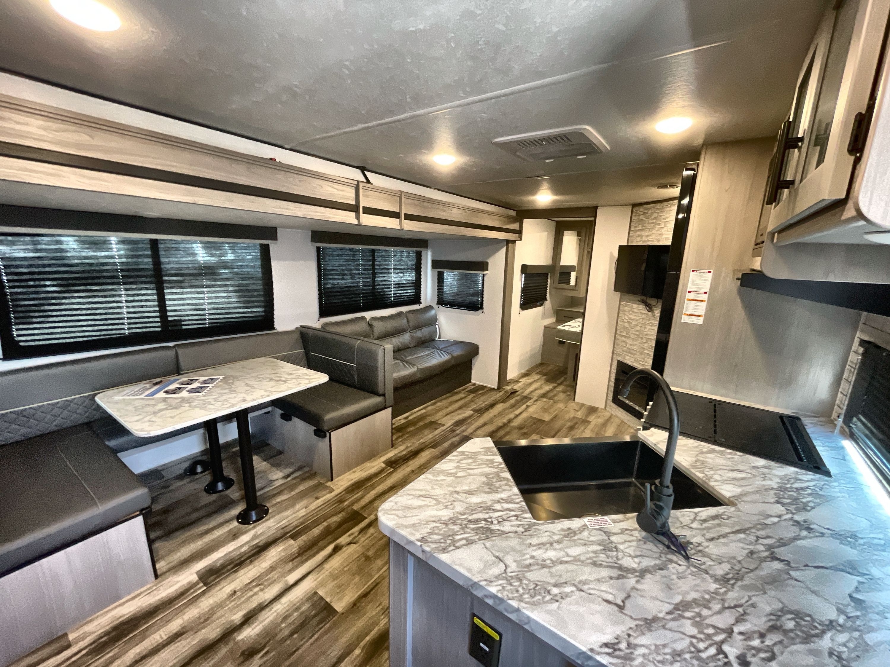 2024 Coleman COLEMAN LIGHT 2755BH in lake park GA