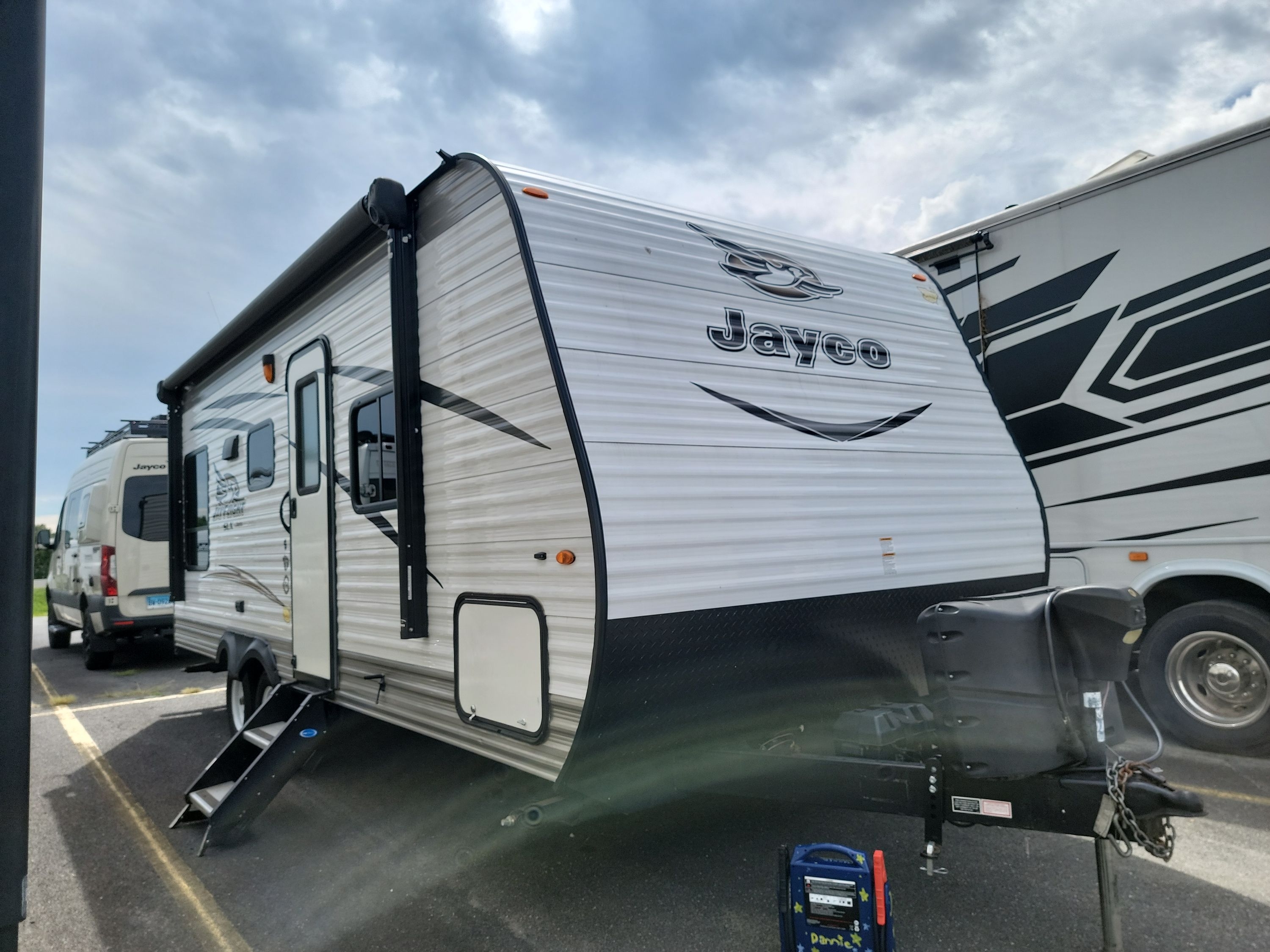 2017 Jayco JAY FLIGHT SLX 212QBW in west hatfield MA