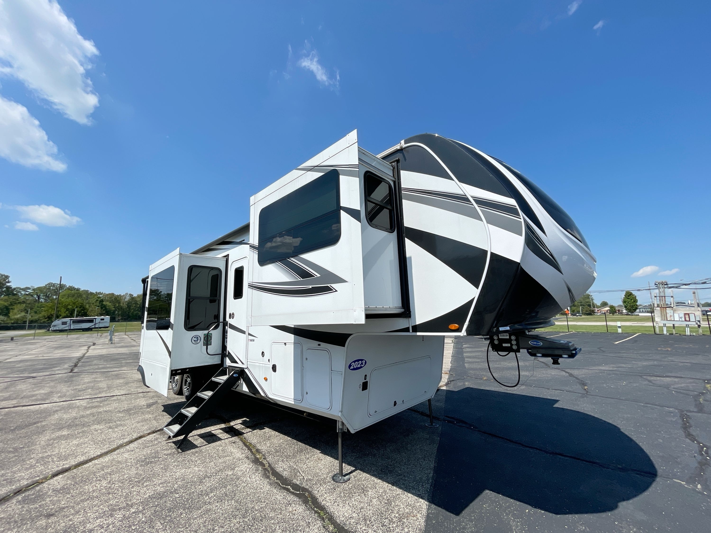 2023 Grand Design SOLITUDE 382WB in richmond IN