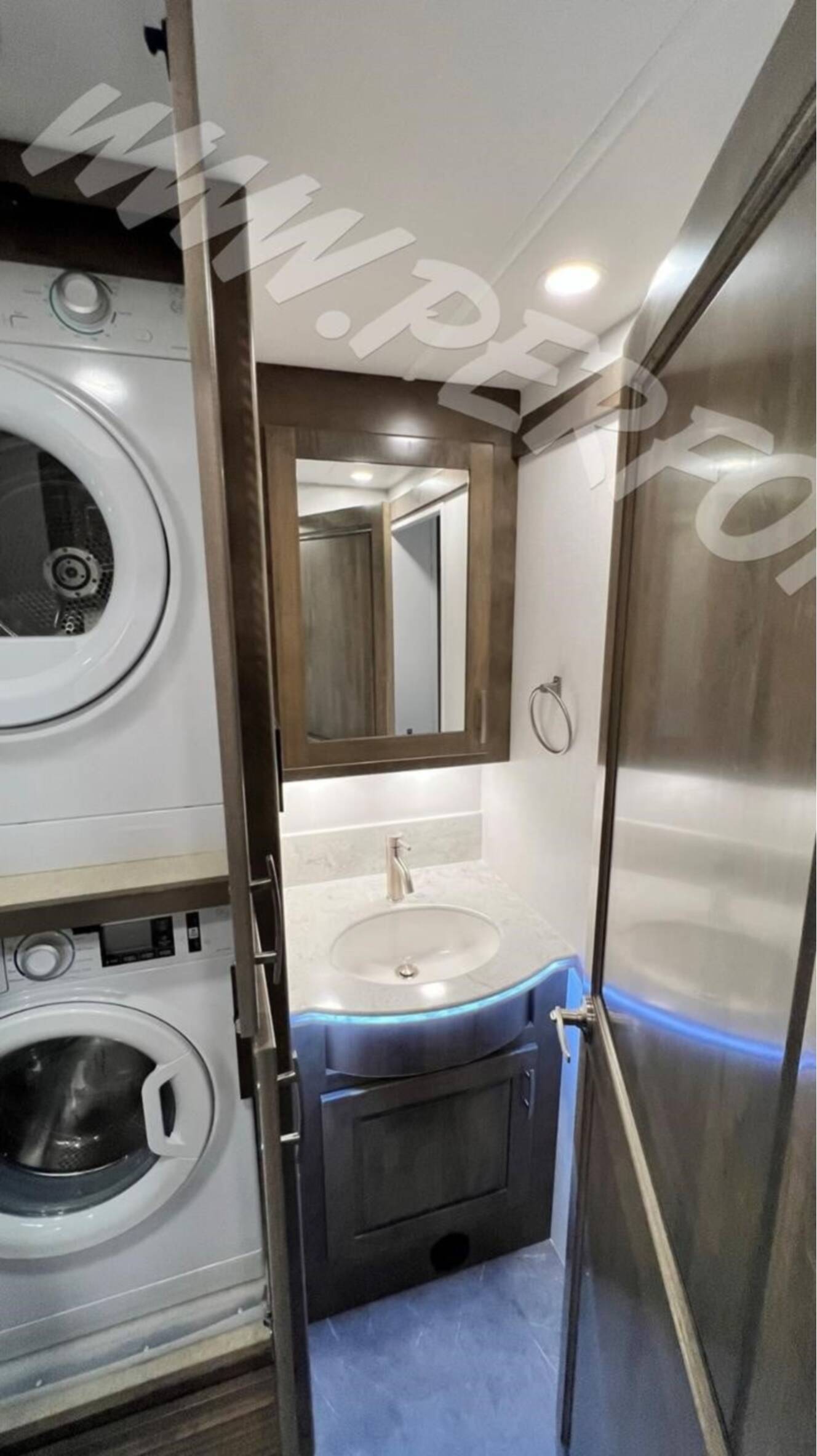 A photo of this 2026 Dynamax DX3 34KD