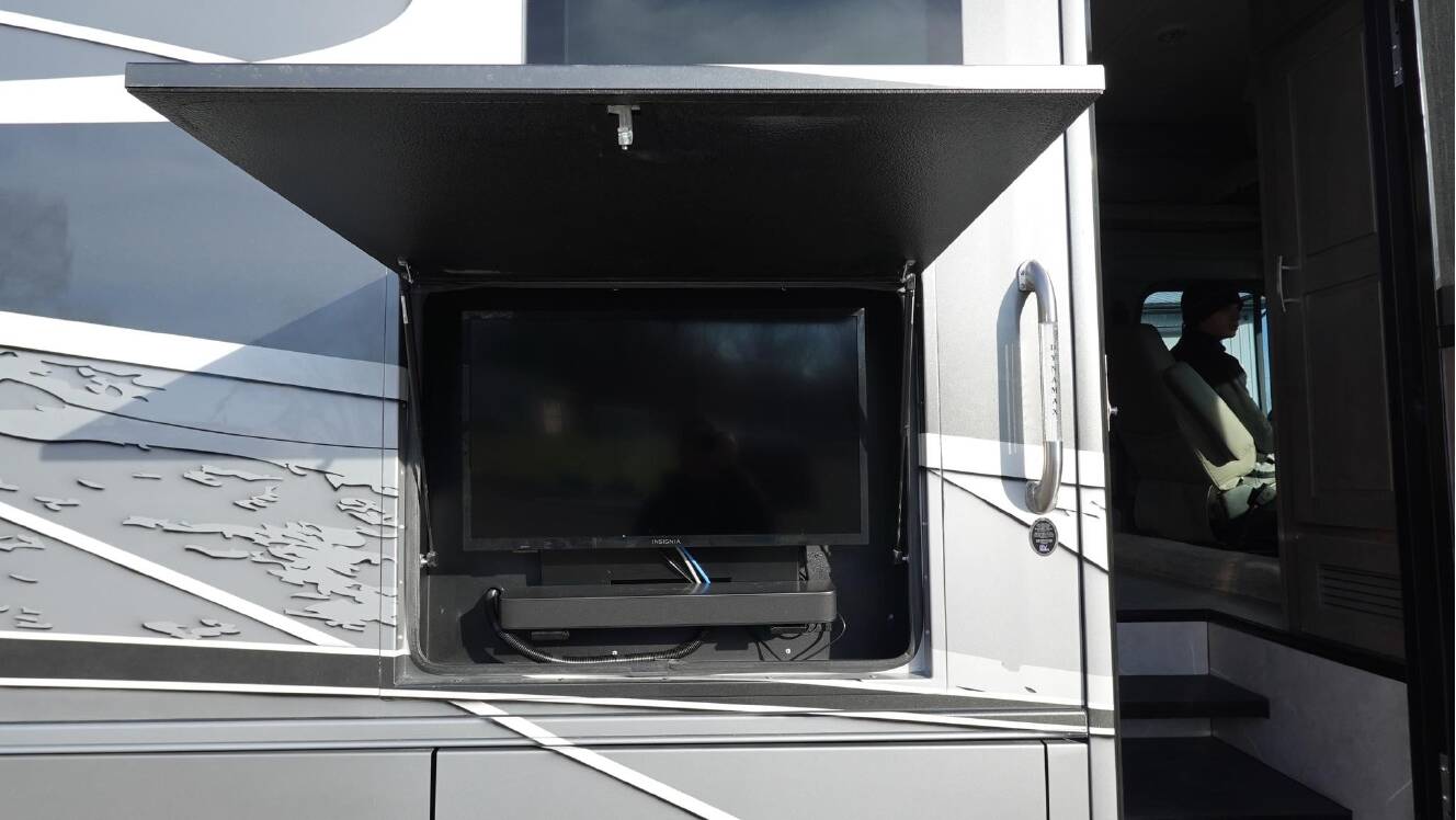 A photo of this 2024 Dynamax DX3 34KD