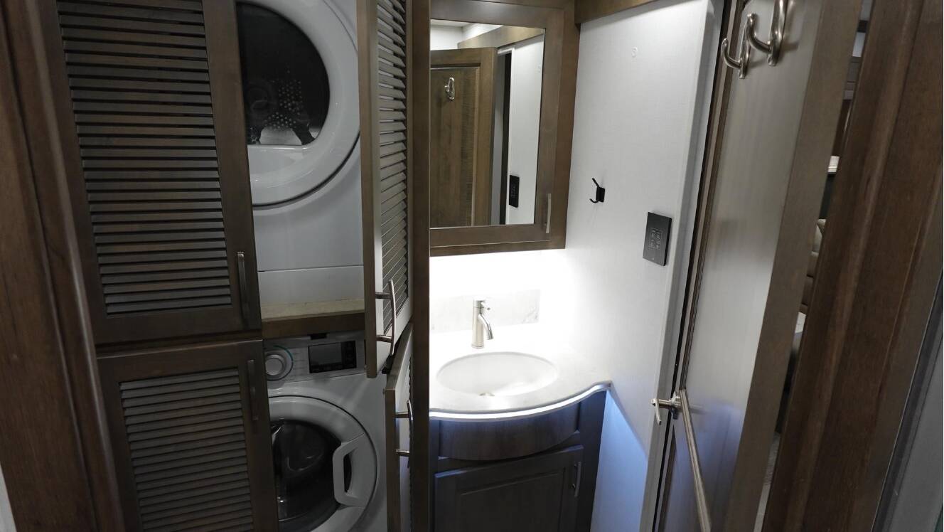 A photo of this 2024 Dynamax DX3 34KD