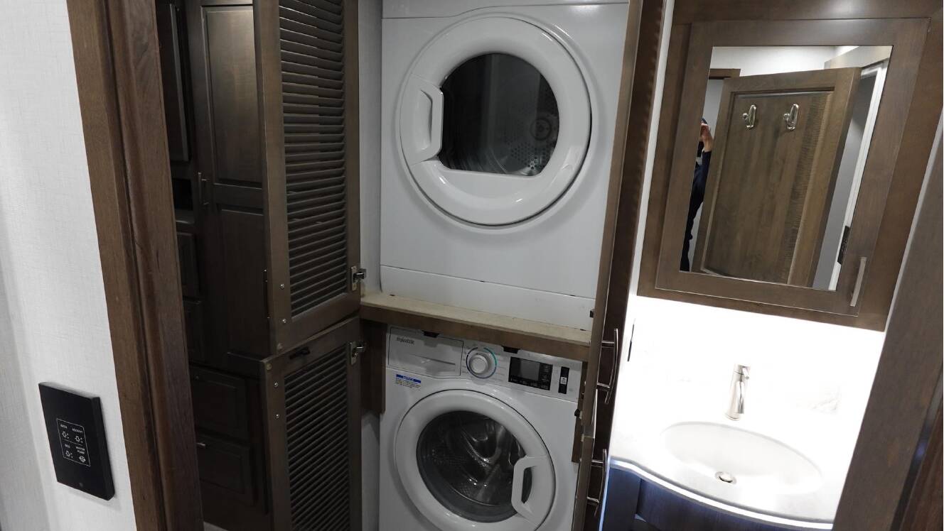A photo of this 2024 Dynamax DX3 34KD