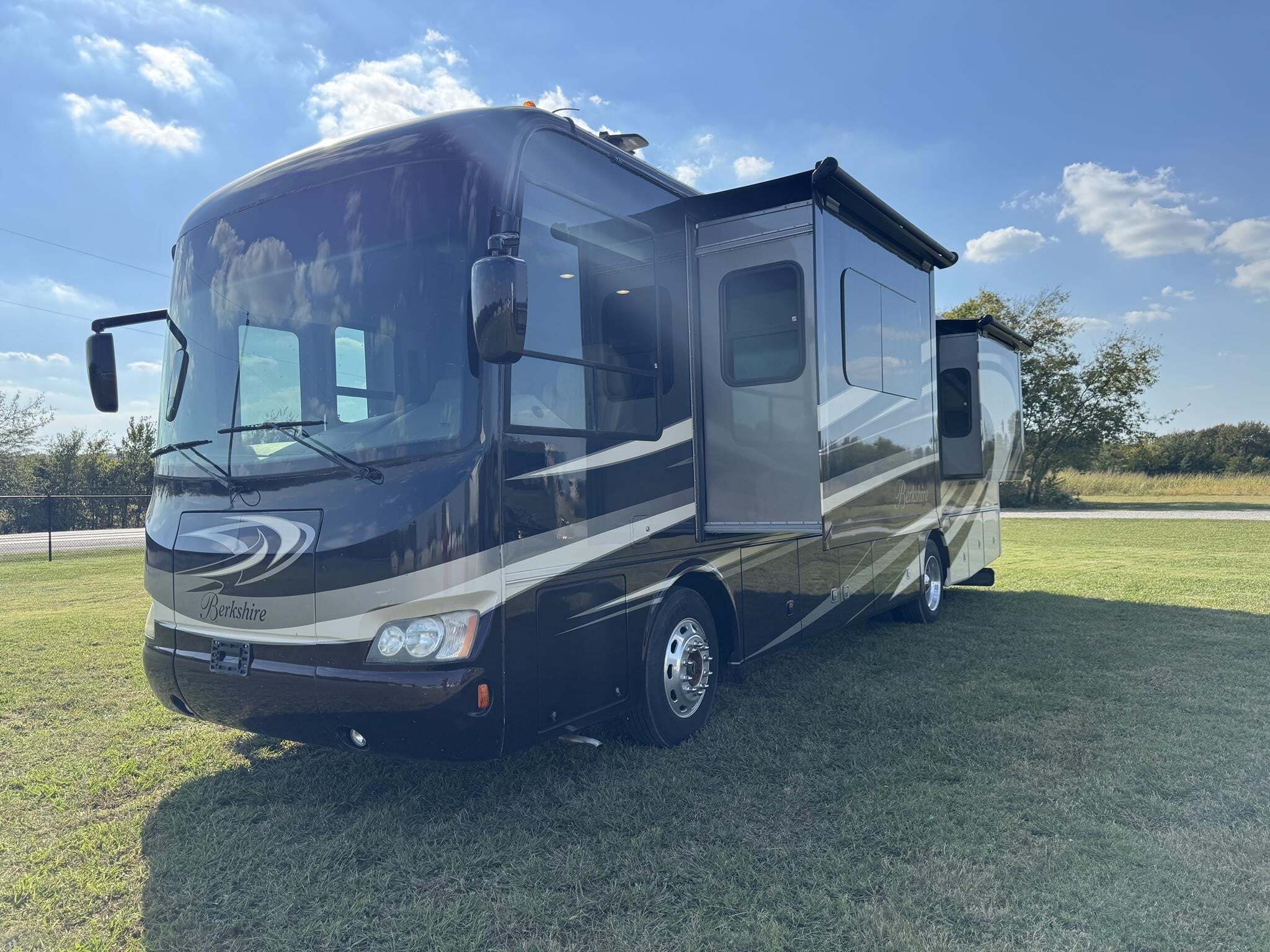 2017 Forest River BERKSHIRE 34QS Class A Diesel Motorhome - Diesel Pusher RV
