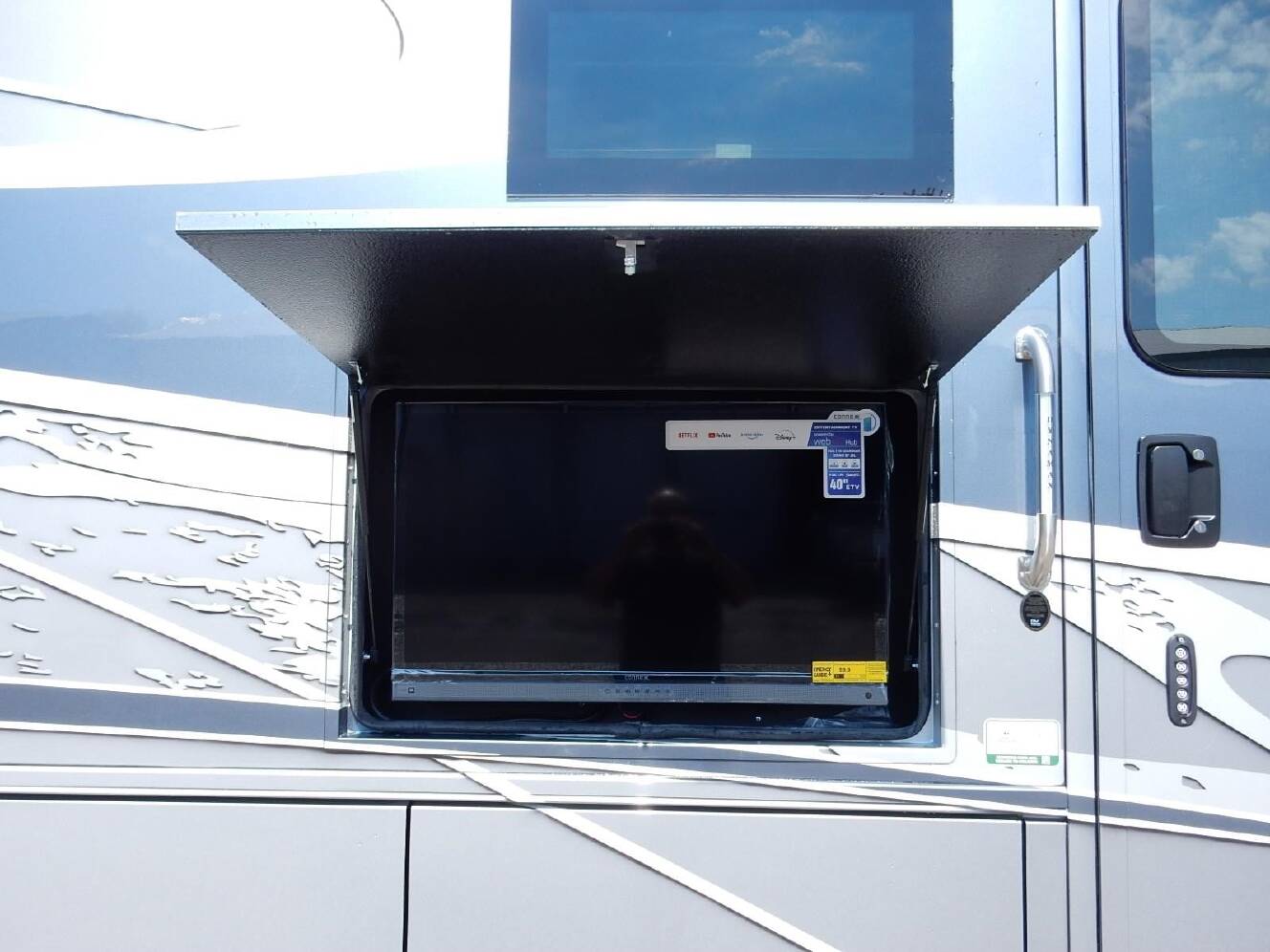 A photo of this 2027 Dynamax DX3 34KD