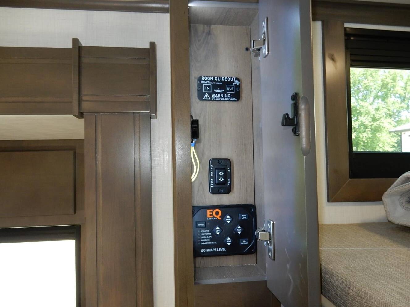 A photo of this 2027 Dynamax DX3 34KD