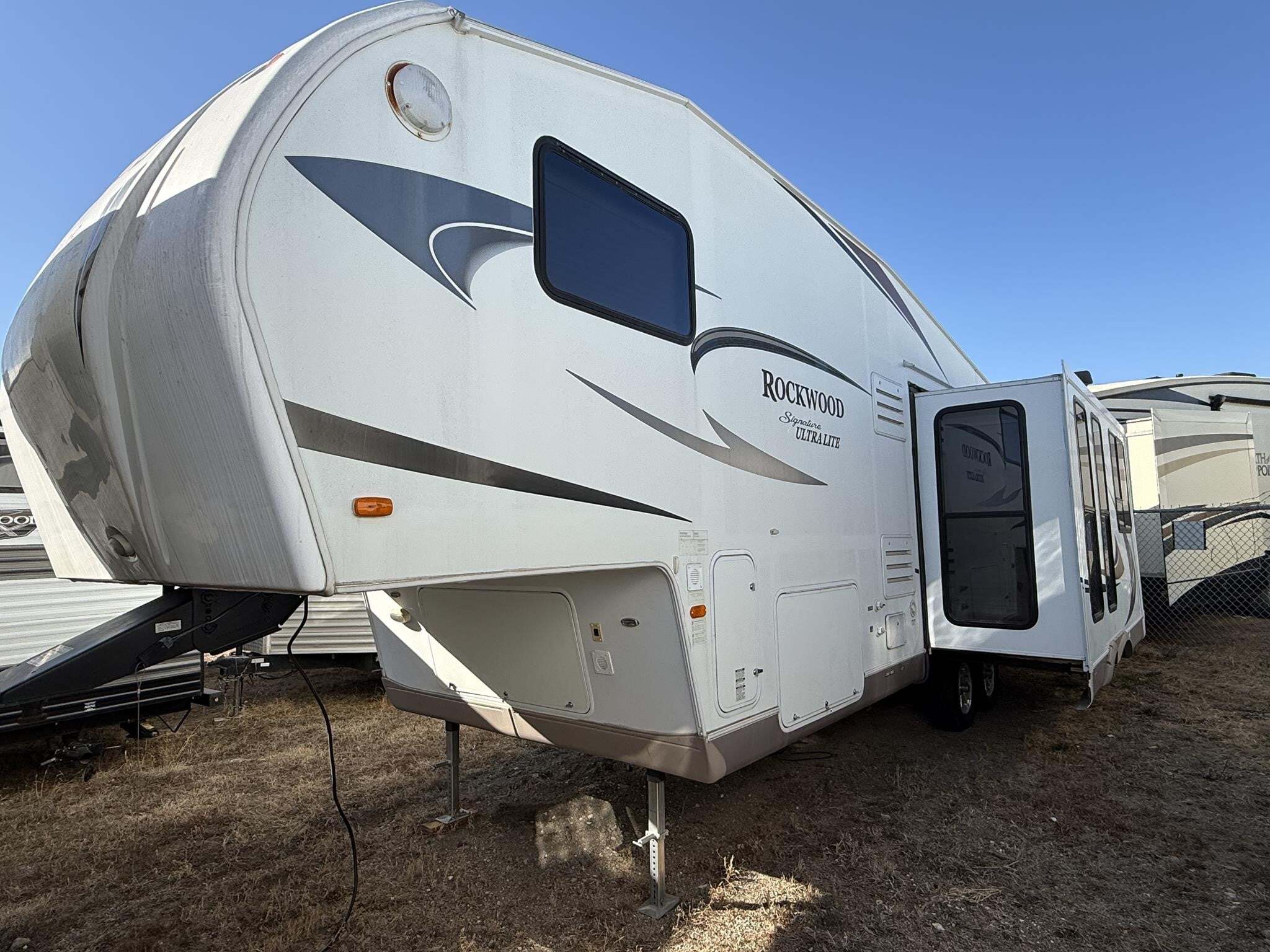 2011 Forest River ROCKWOOD SIGNATURE ULTRA LITE 8288SS RV