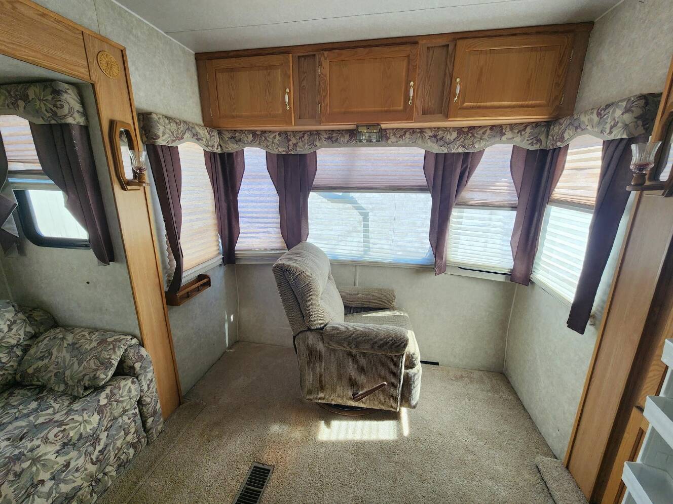 A photo of this 2004 Peterson Industries EXCEL 32SKW