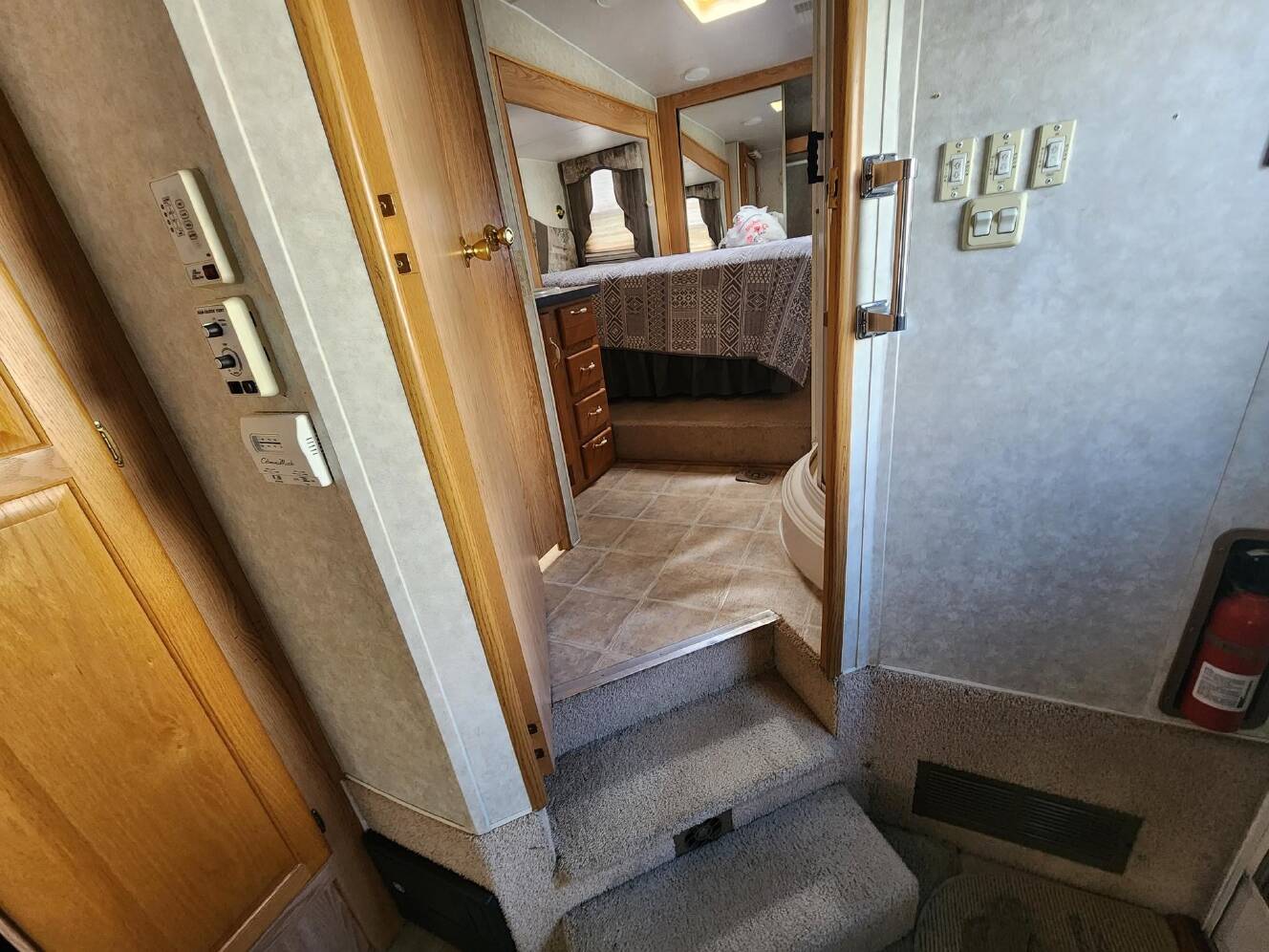 A photo of this 2004 Peterson Industries EXCEL 32SKW