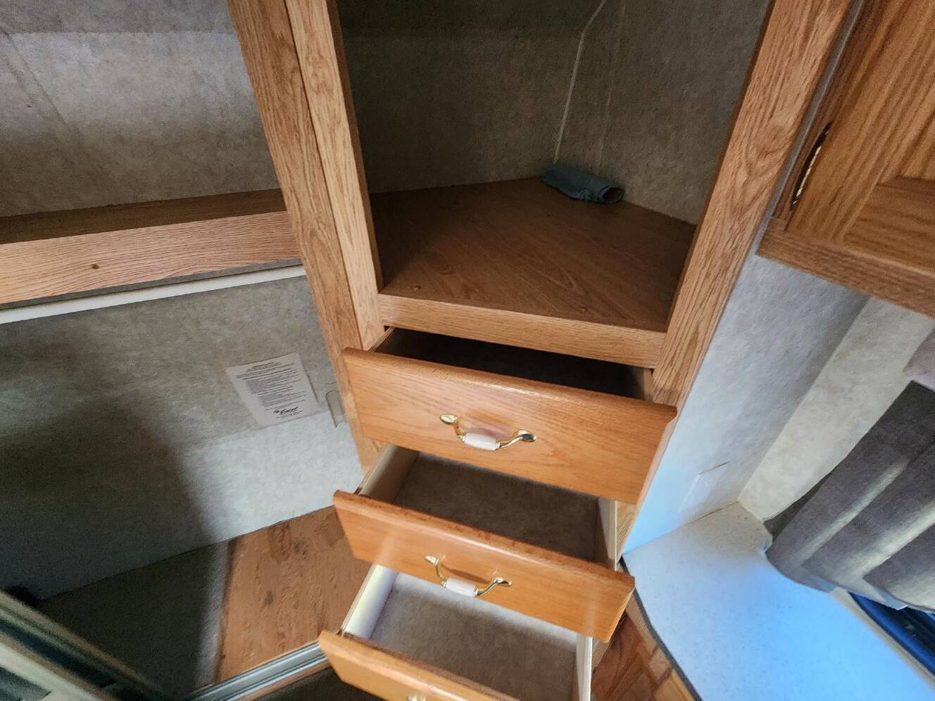 A photo of this 2004 Peterson Industries EXCEL 32SKW