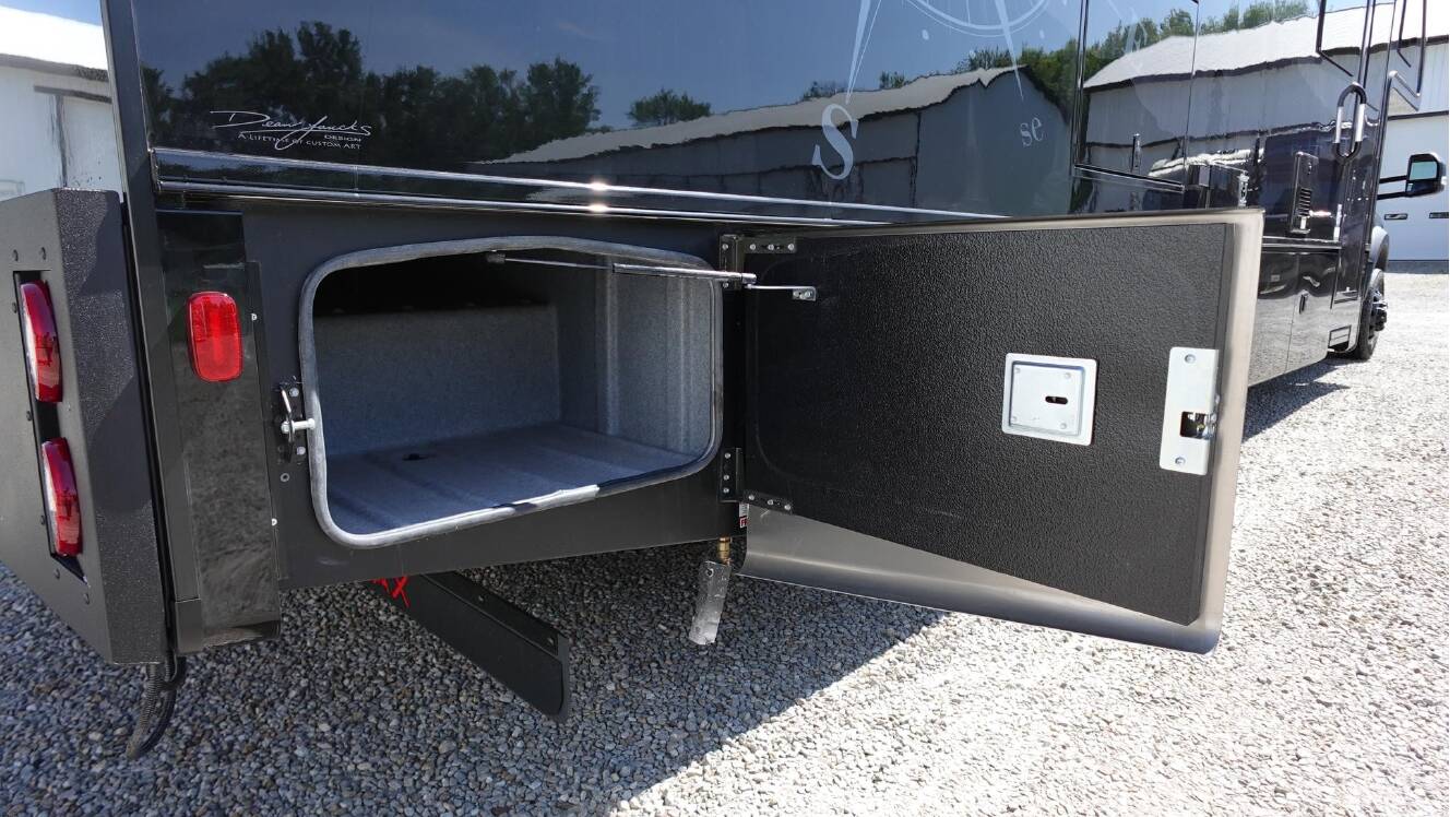 A photo of this 2027 Dynamax ISATA 6 30FW