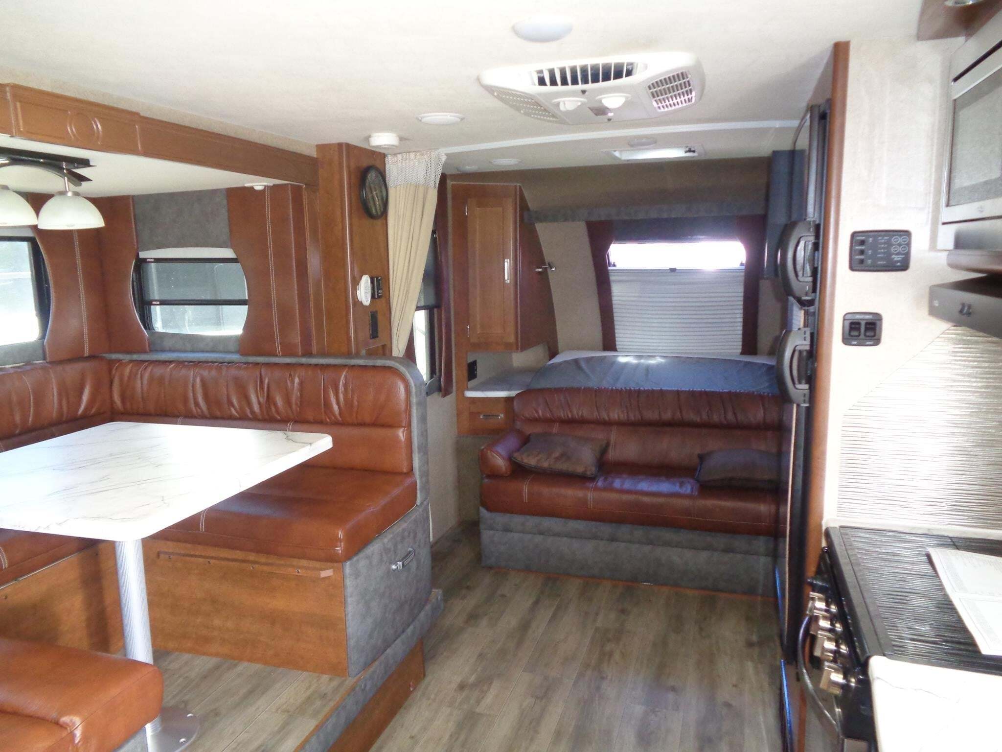 2021 Lance 1995 in pahrump NV
