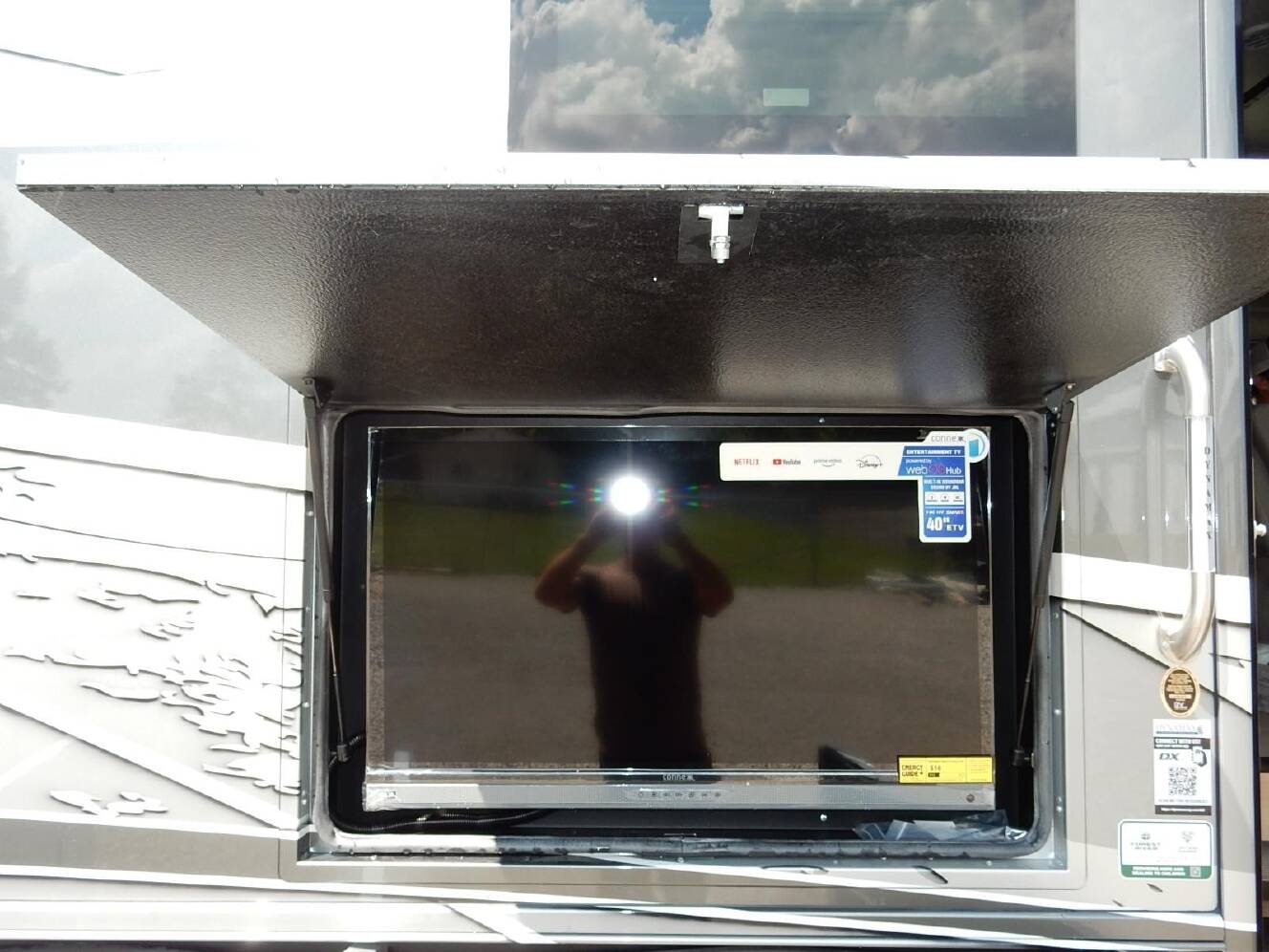 A photo of this 2027 Dynamax DX3 34KD