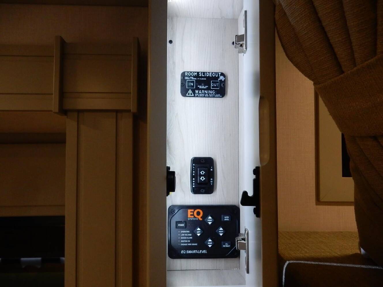 A photo of this 2027 Dynamax DX3 34KD