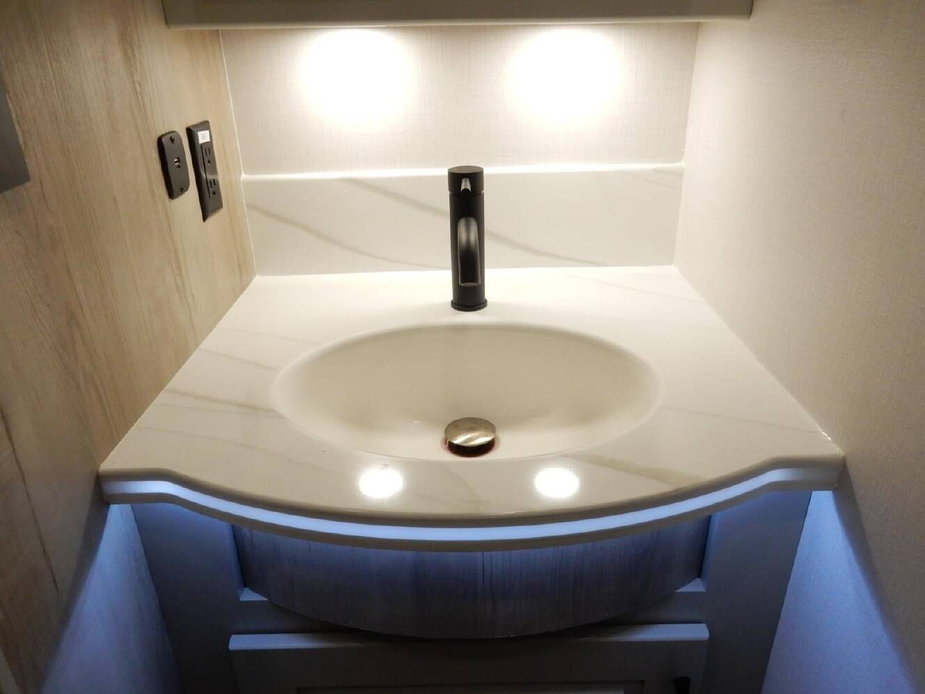 A photo of this 2027 Dynamax DX3 34KD