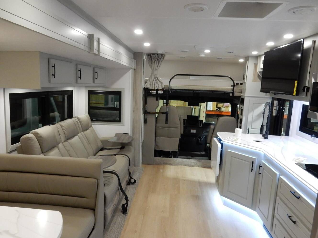A photo of this 2027 Dynamax DX3 34KD