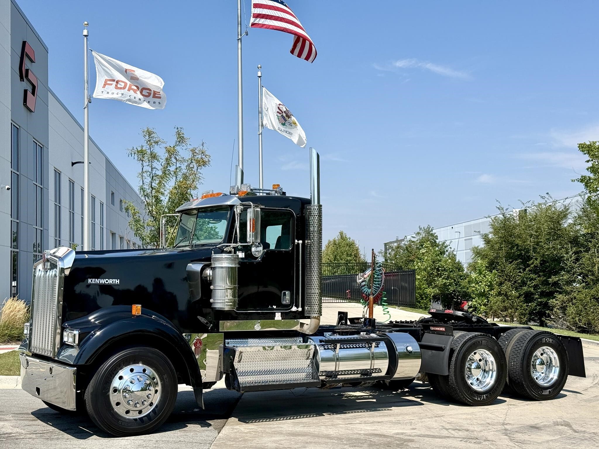 2011 KENWORTH W900 in New Lenox, IL