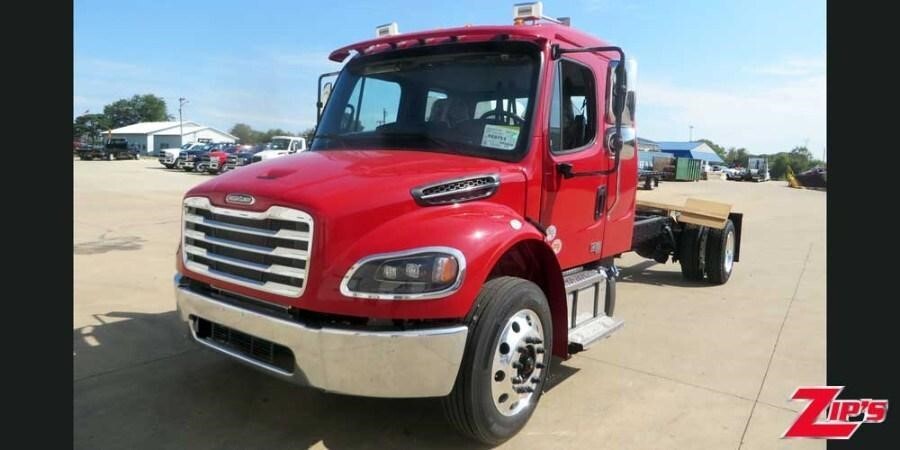 2027 FREIGHTLINER BUSINESS CLASS M2 106 in New Hampton, IA