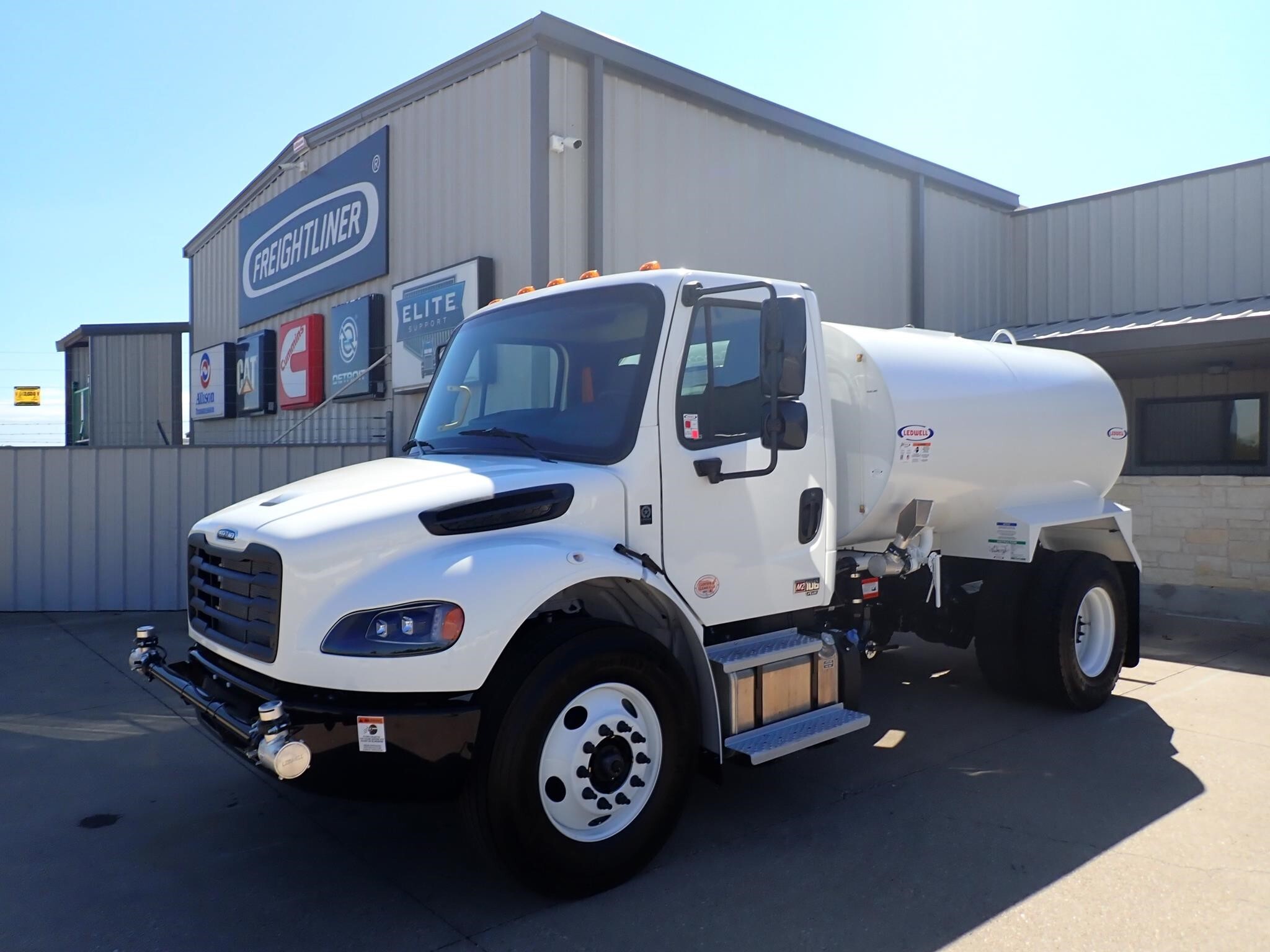 2027 FREIGHTLINER BUSINESS CLASS M2 106 in Waco, TX