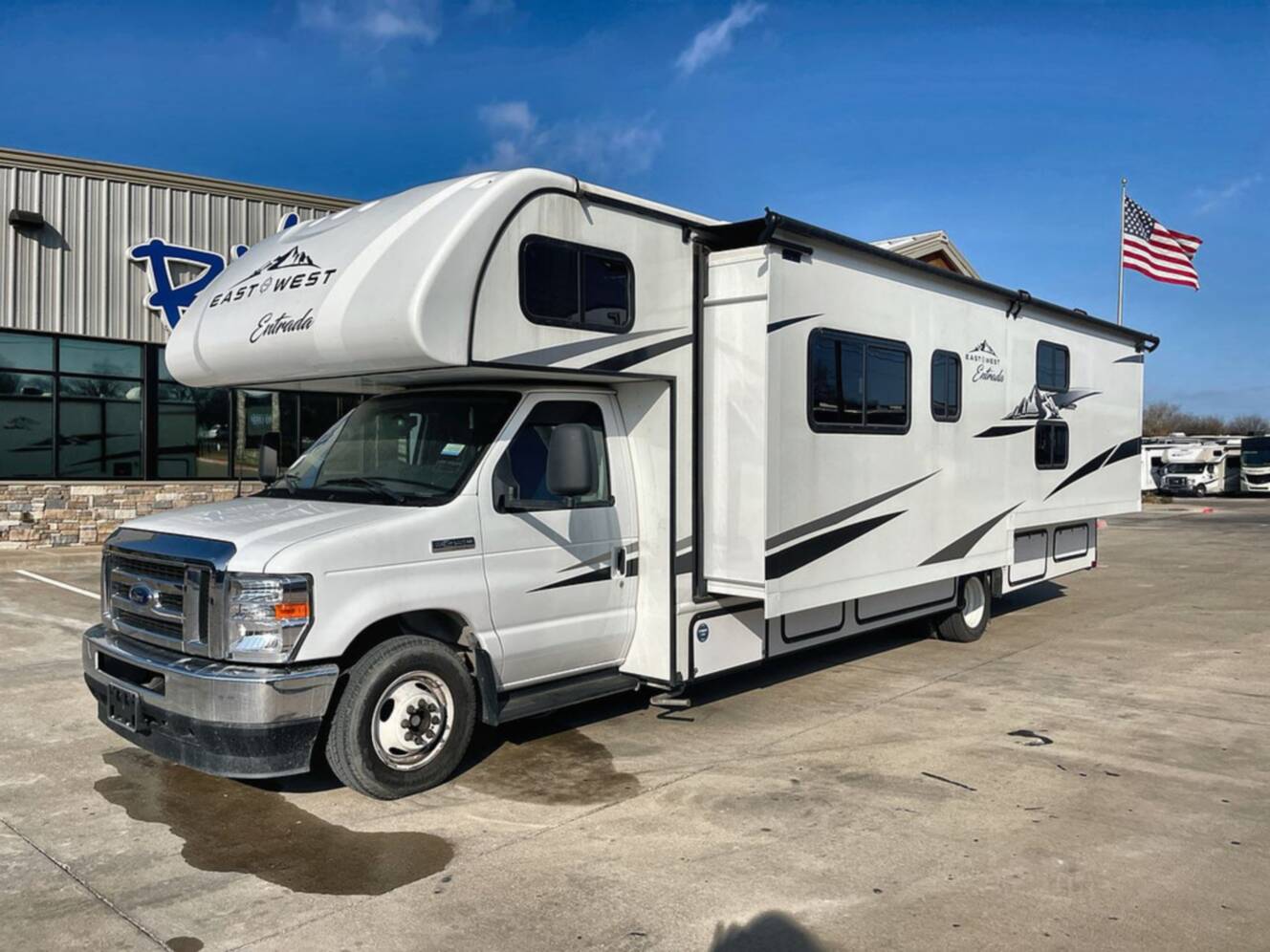 A photo of this 2024 East To West ENTRADA 3100FB