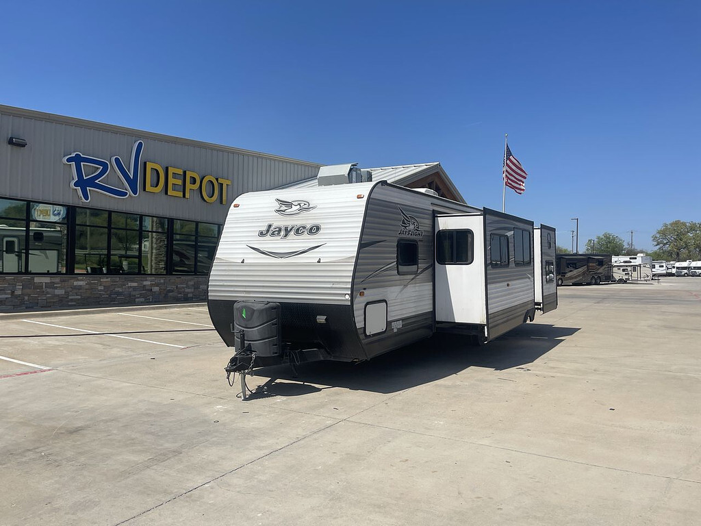 2017 Jayco JAYFLIGHT 32BHDS in cleburne TX