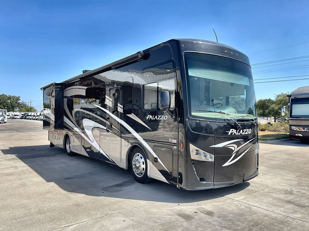 2018 Thor PALAZZO 33.2 in cleburne TX