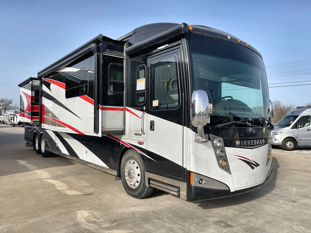 2015 Winnebago TOUR 42QD Class A Diesel Motorhome - Diesel Pusher RV