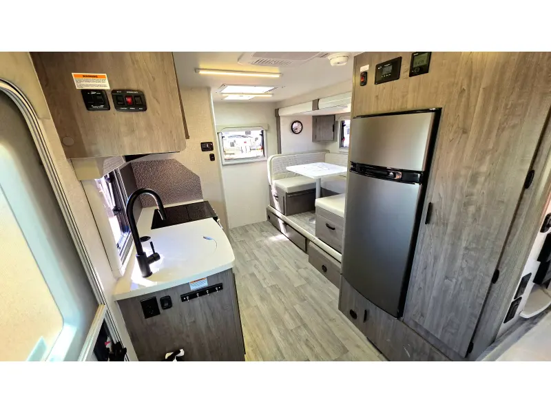 2027 Lance Lance 1575