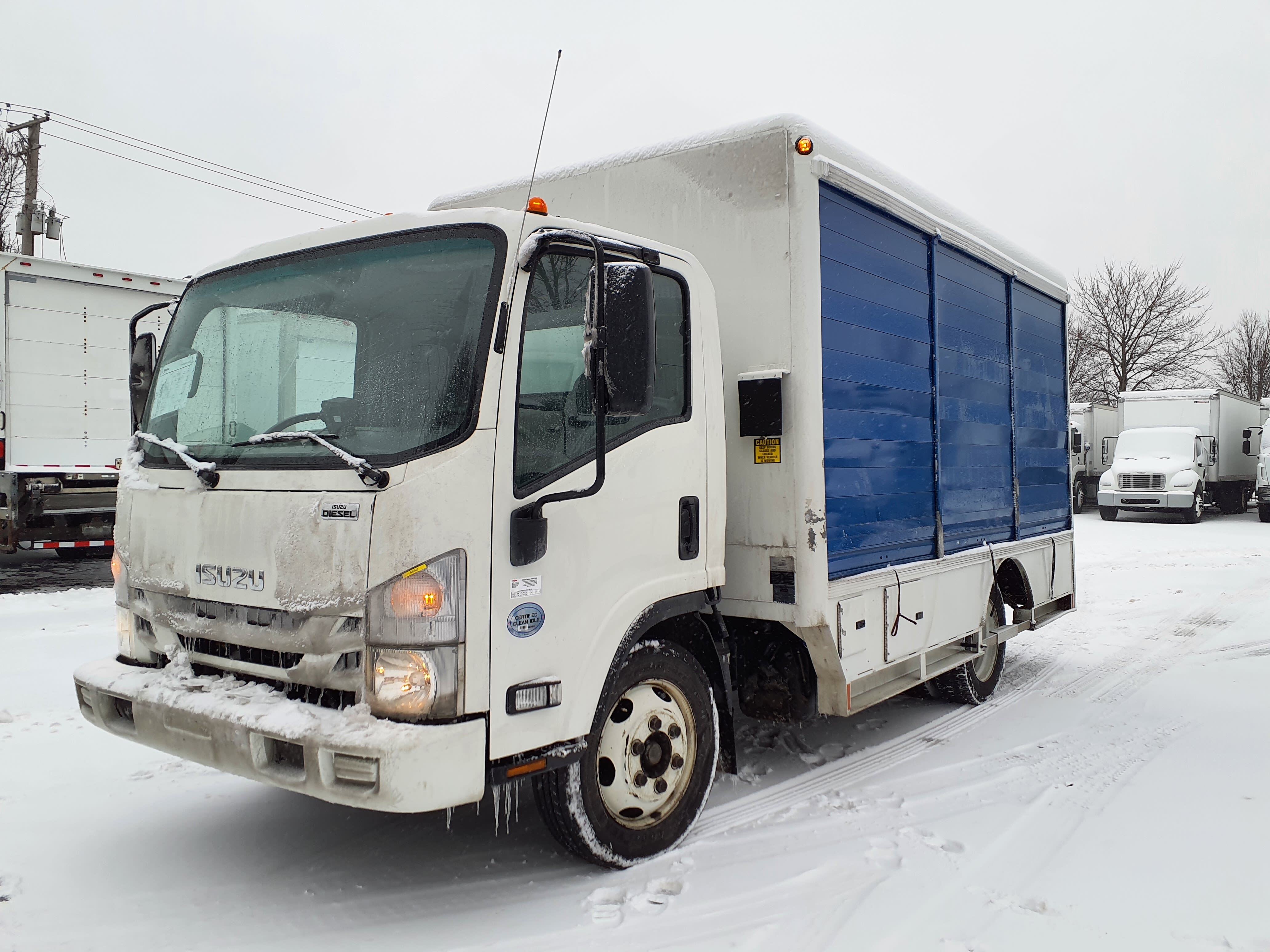 2016 ISUZU NRR in Bolingbrook, IL