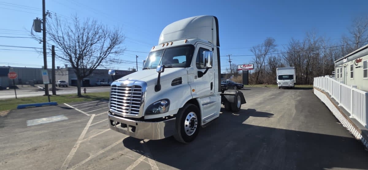 2019 FREIGHTLINER CASCADIA 113 in Bensalem, PA
