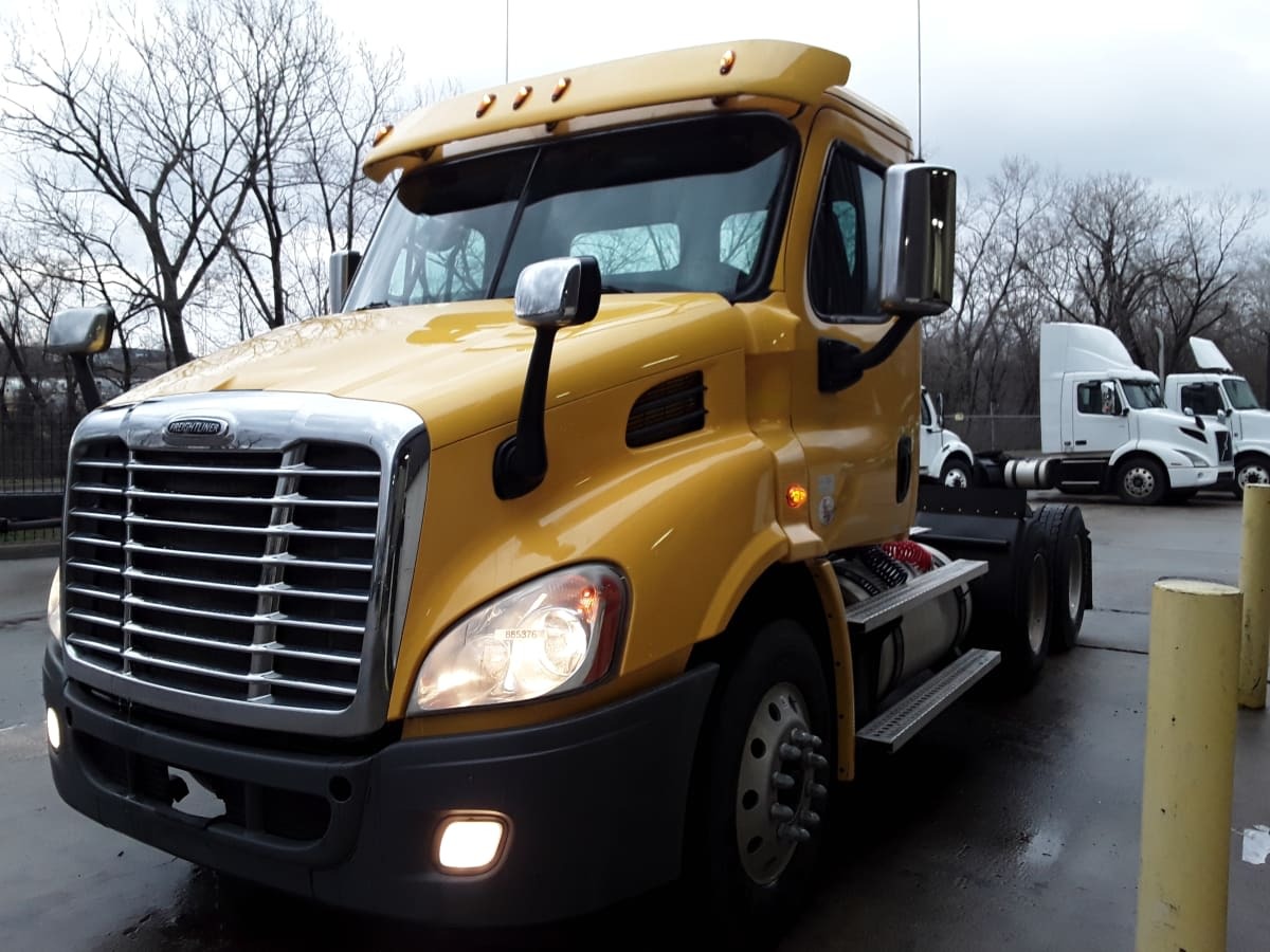 2020 FREIGHTLINER CASCADIA 113 in Kansas City, MO