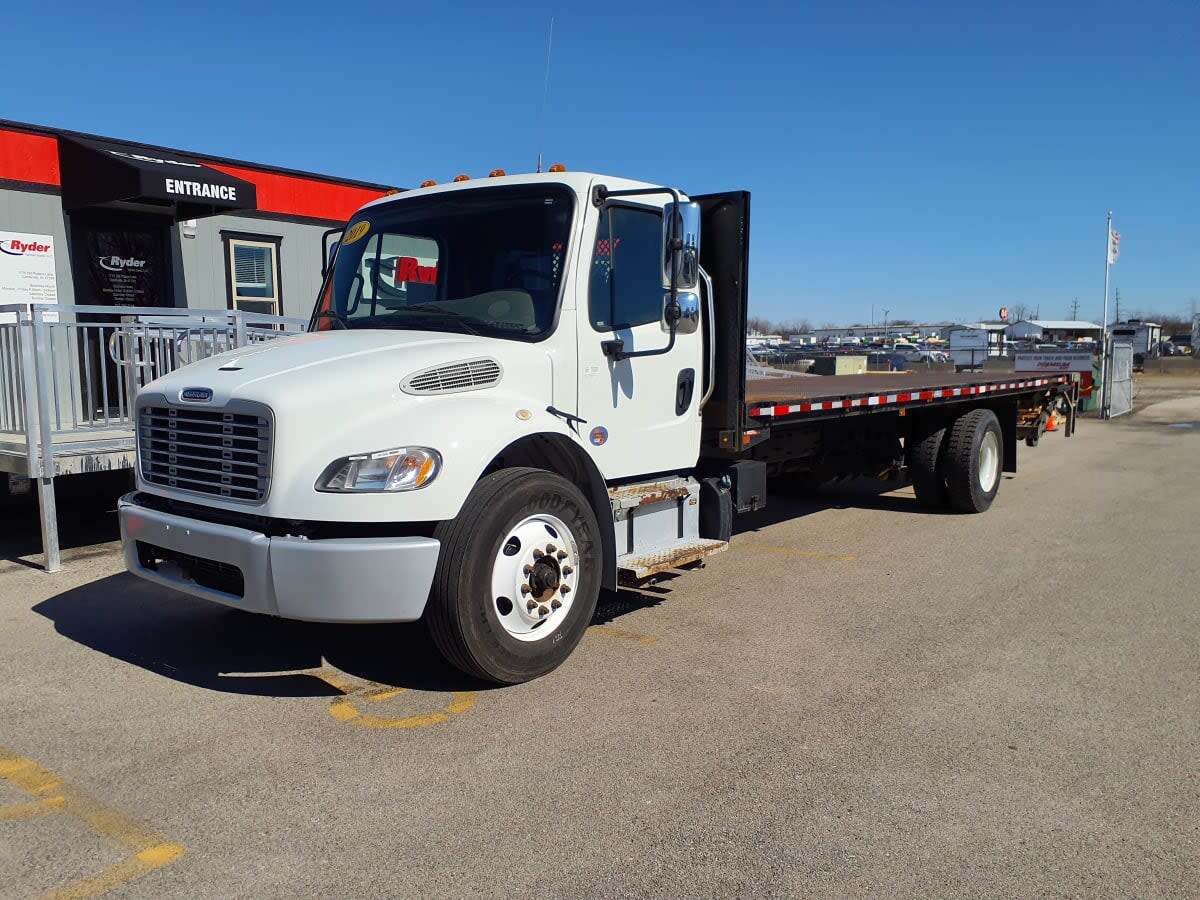 2019 FREIGHTLINER BUSINESS CLASS M2 106 in Clarksville, IN