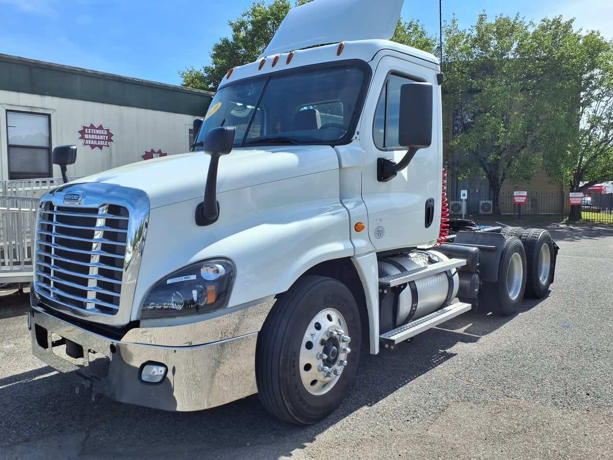 2020 FREIGHTLINER CASCADIA 125 in Knoxville, TN