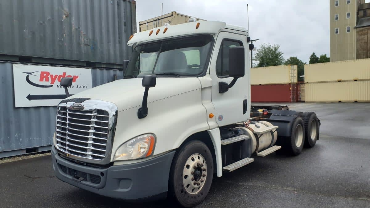 2017 FREIGHTLINER CASCADIA 125 in Springfield, MA