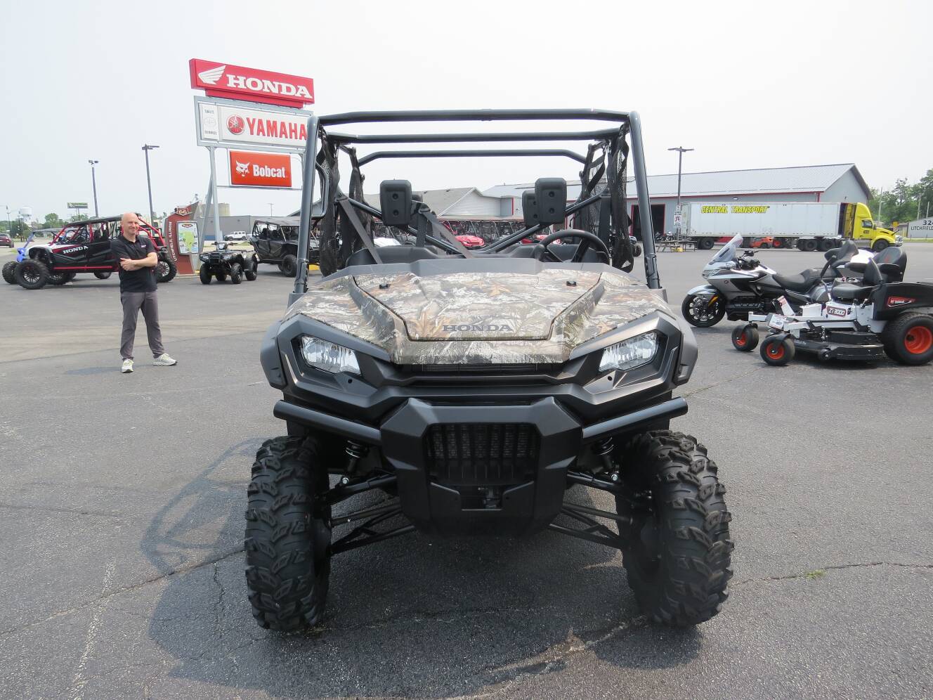 A photo of this 2025 Honda Pioneer 1000-6 Crew Deluxe