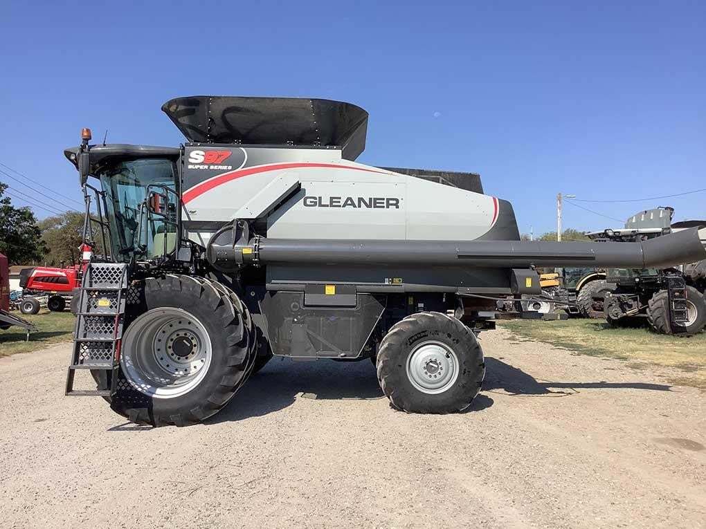 2021 GLEANER S97 in Winfield, KS