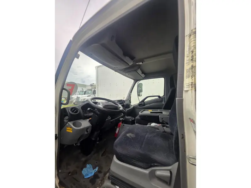2017 HINO 155