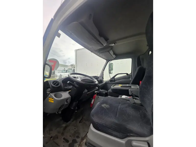 2017 HINO 155