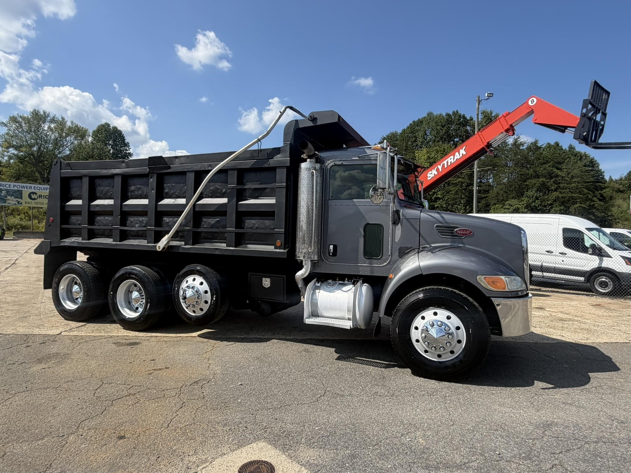 2007 PETERBILT 340 in Mount Airy, NC