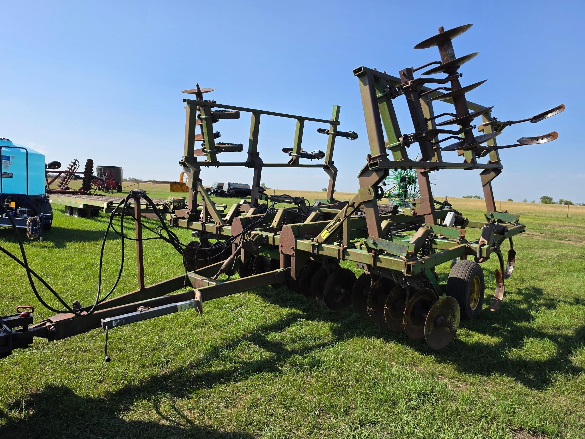 JOHN DEERE 712 in Wessington Springs, SD