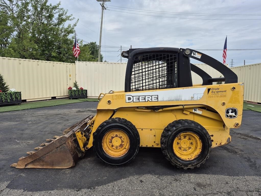 2005 DEERE 317 in Essington, PA