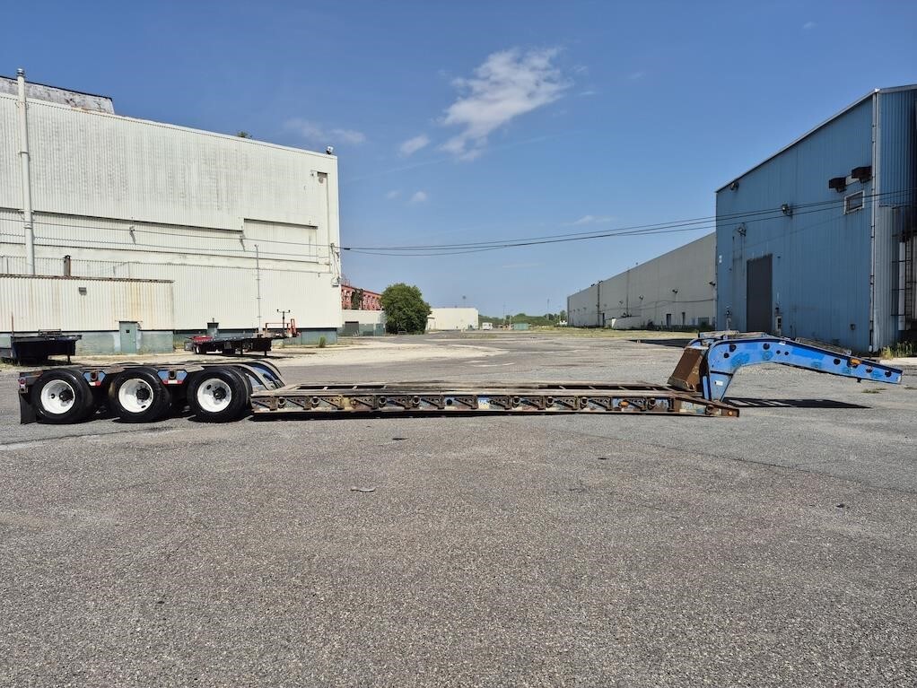 1999 Fontaine Heavy Haul Trailer in Essington, PA