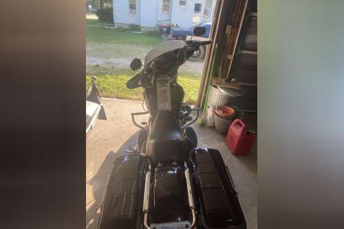2005 Harley-Davidson ROAD KING CLASSIC in henry IL