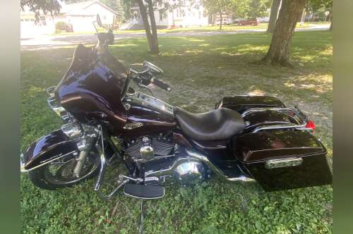 2005 Harley-Davidson ROAD KING CLASSIC in henry IL