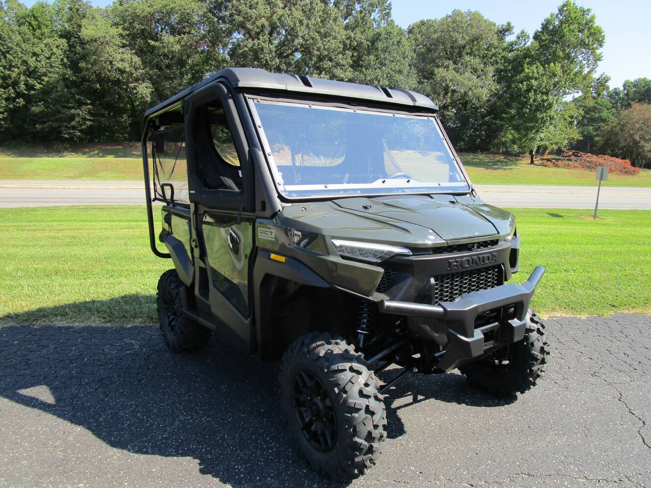 A photo of this 2026 Honda Pioneer 1000-5 Deluxe