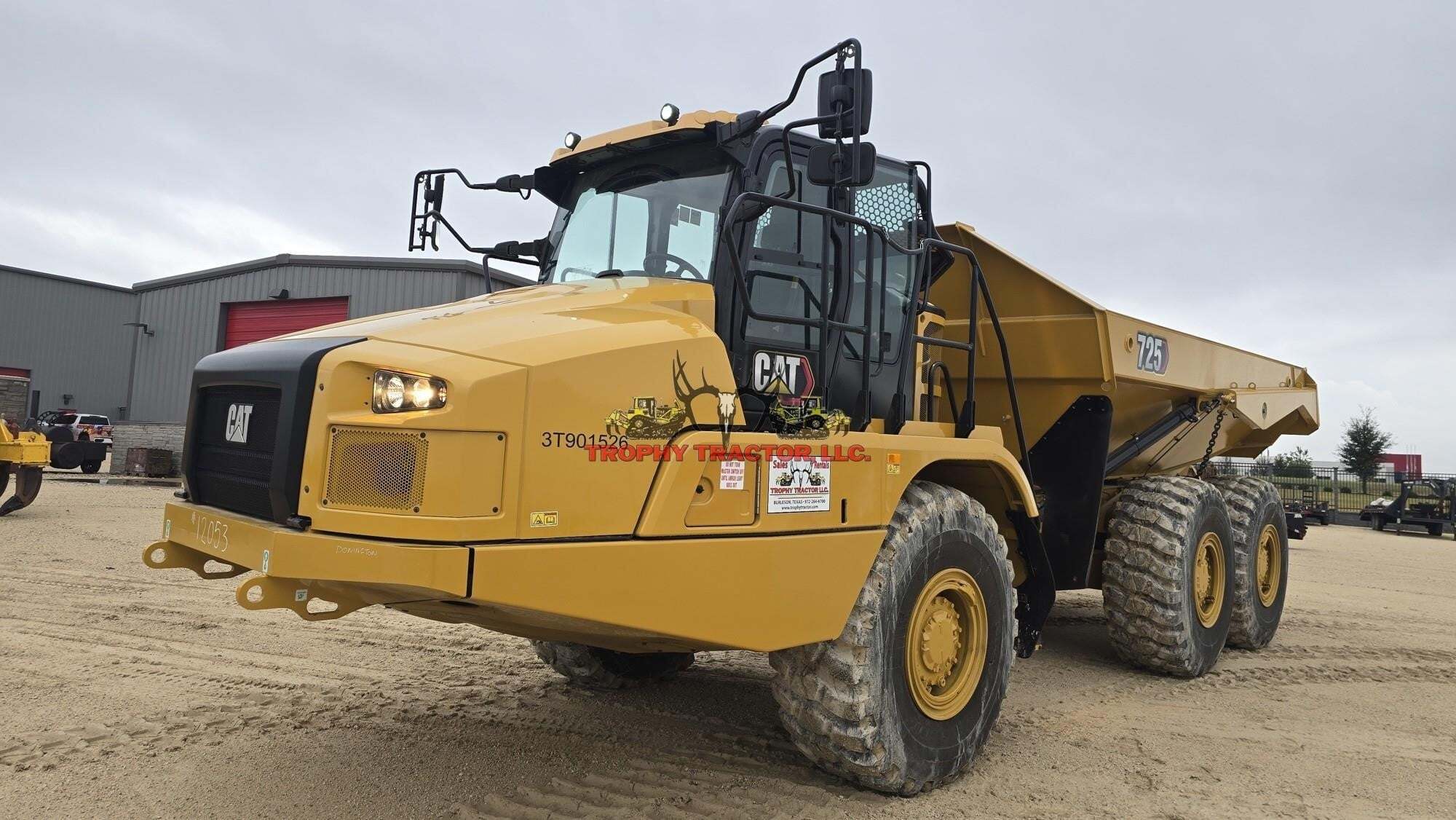 2025 CATERPILLAR 725 in Burleson, TX
